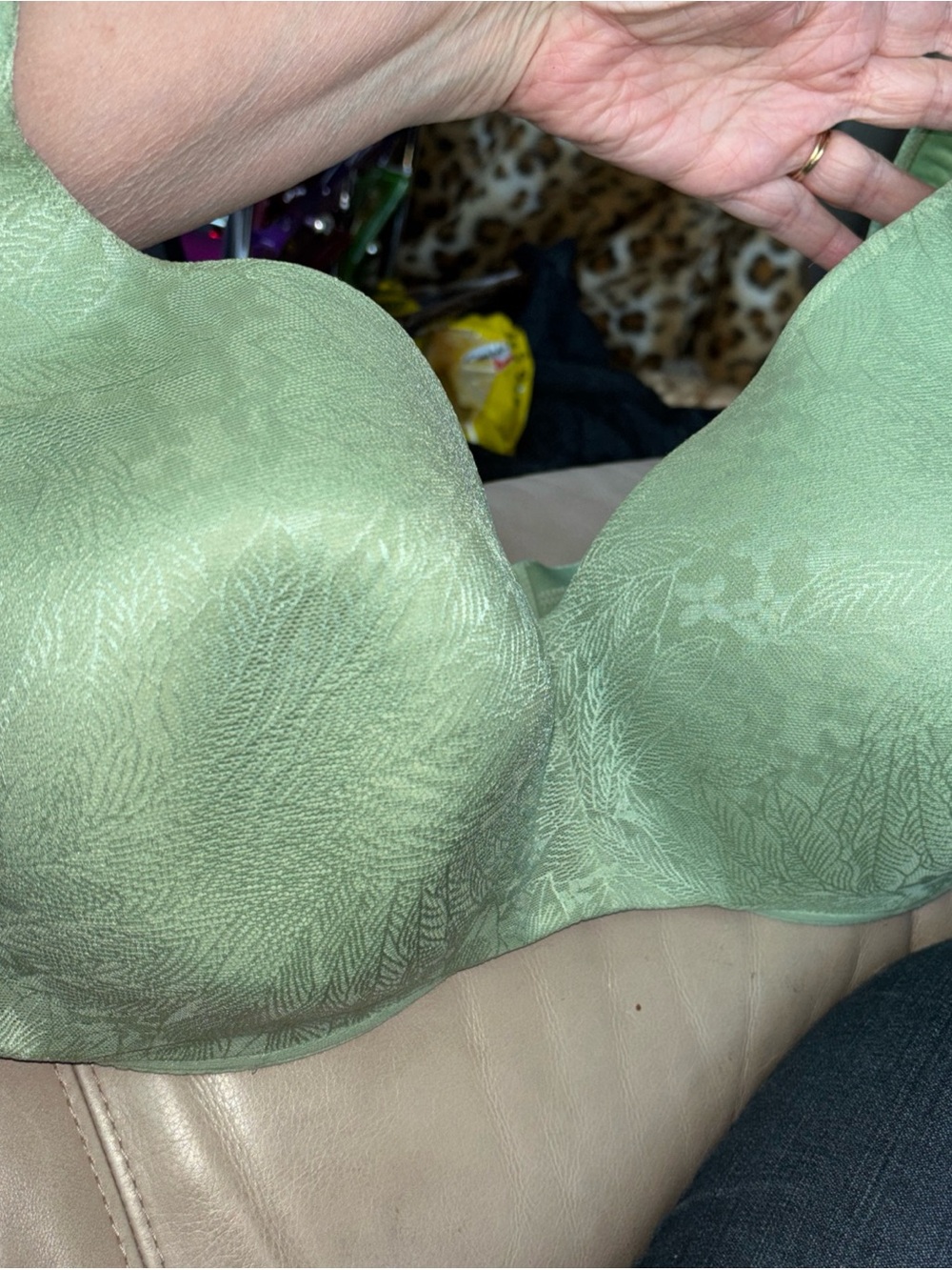 Voglo  Light Green Jacquard Molded Full Support Underwire Bra Size 44G